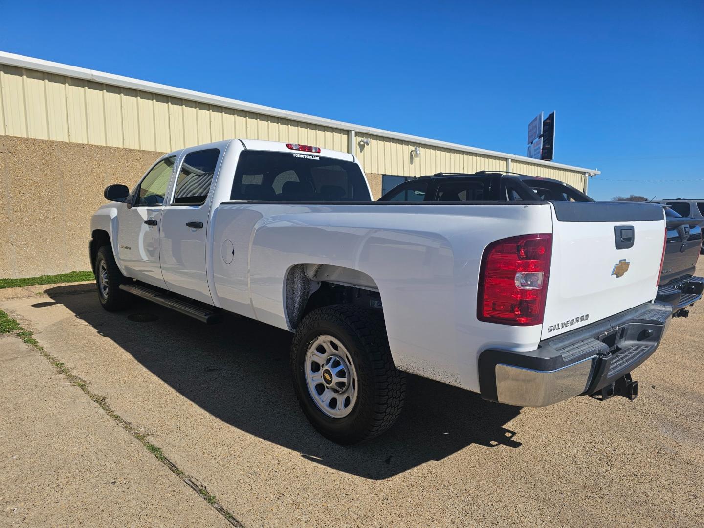 2013 WHITE Chevrolet Silverado 3500HD Work Truck Crew Cab 2WD (1GC4CZCG3DF) with an 6.0L V8 OHV 16V FFV engine, 6-Speed Automatic transmission, located at 533 S Seven Points BLVD, Seven Points, TX, 75143, (430) 255-4030, 32.313999, -96.209351 - Photo#3